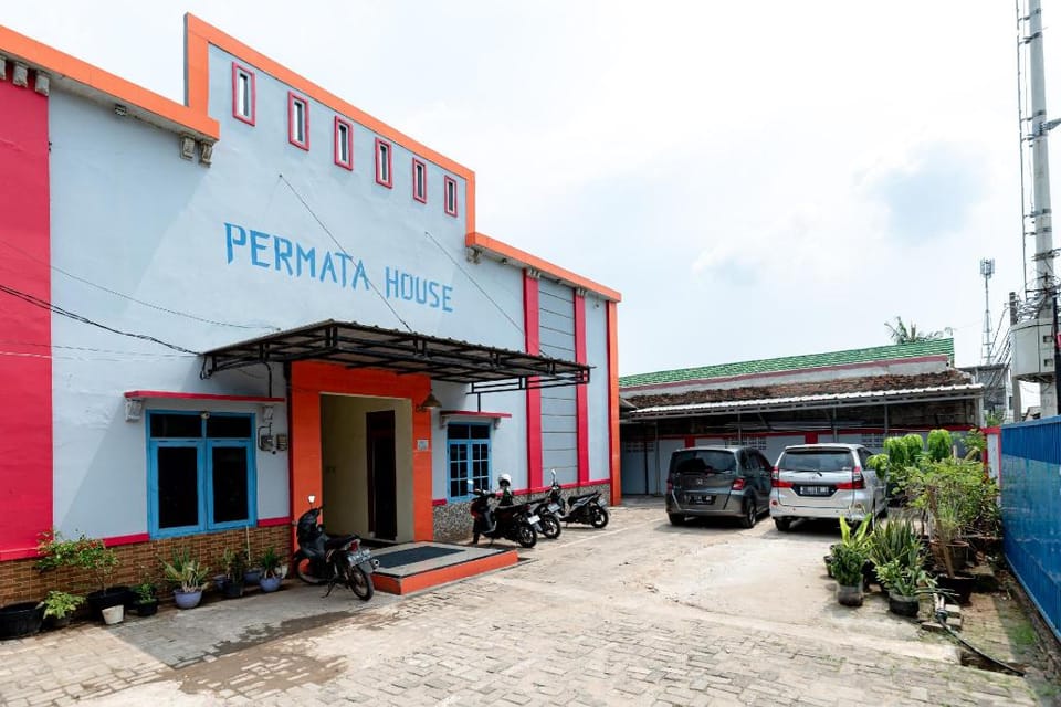 RedDoorz near Kelapa Gading Hotel in Jakarta