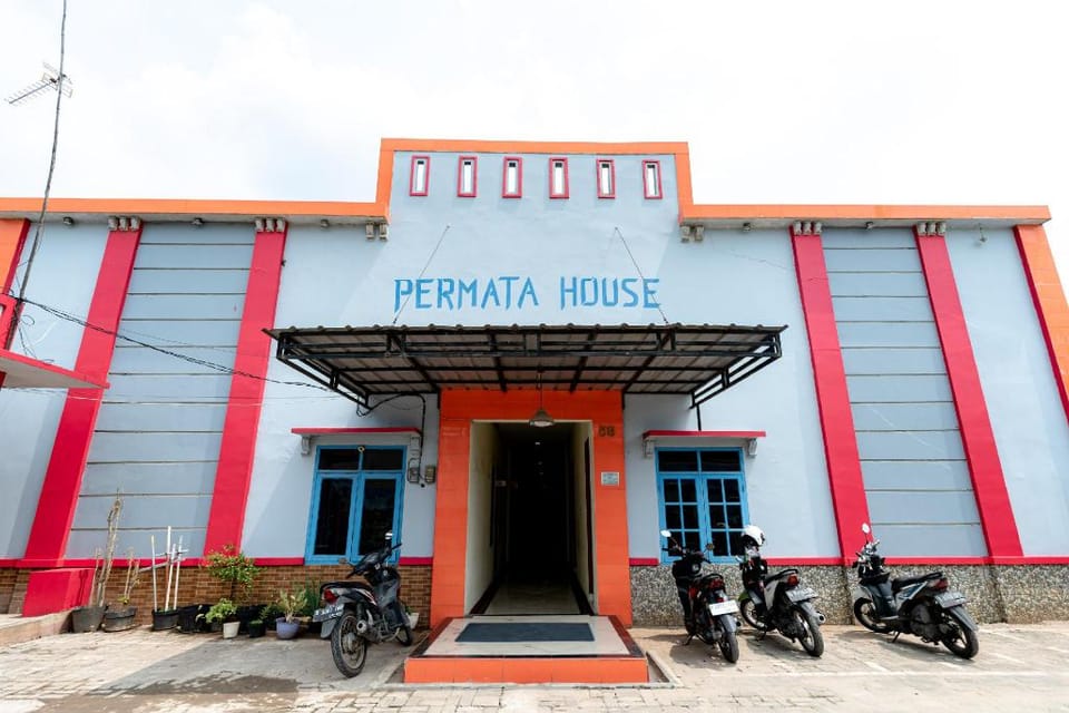 RedDoorz near Kelapa Gading Hotel in Jakarta