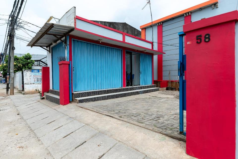 RedDoorz near Kelapa Gading Hotel in Jakarta