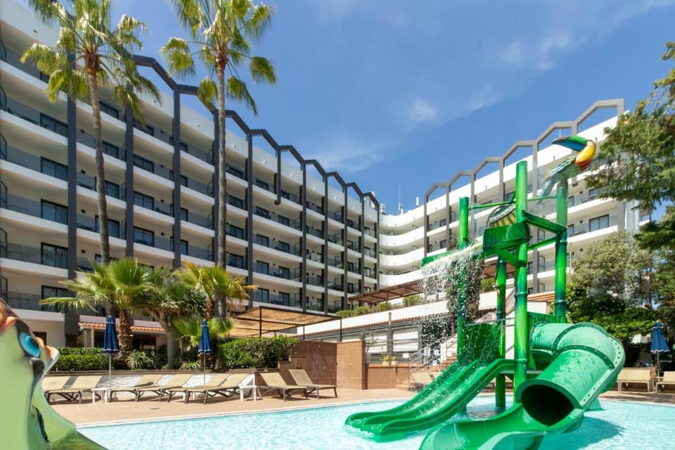 Golden Avenida Family Suites 4* Hotel in Salou