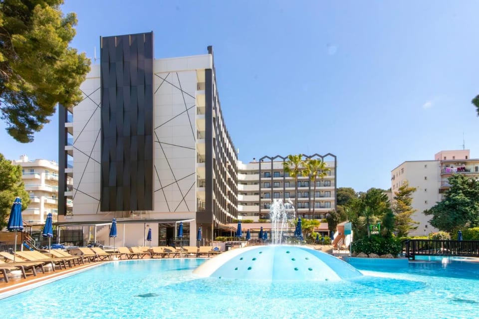 Golden Avenida Family Suites 4* Hotel in Salou