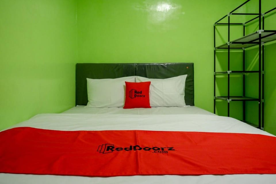 RedDoorz @ Jalan Gatot Subroto Semarang Hotel in Indonesia