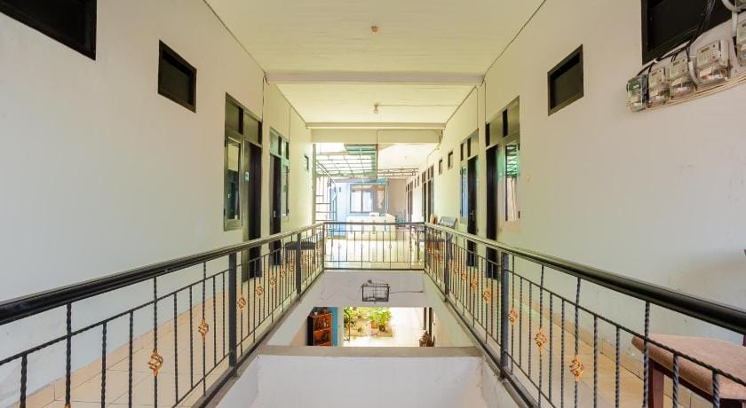 RedDoorz near Margonda Raya Hotel in West Java