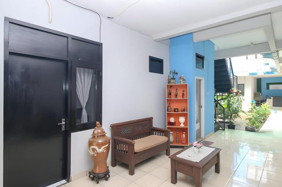 RedDoorz near Margonda Raya Hotel in West Java
