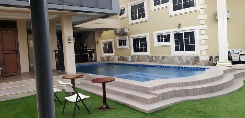 Fokuzzy Lodge Hotel in Accra