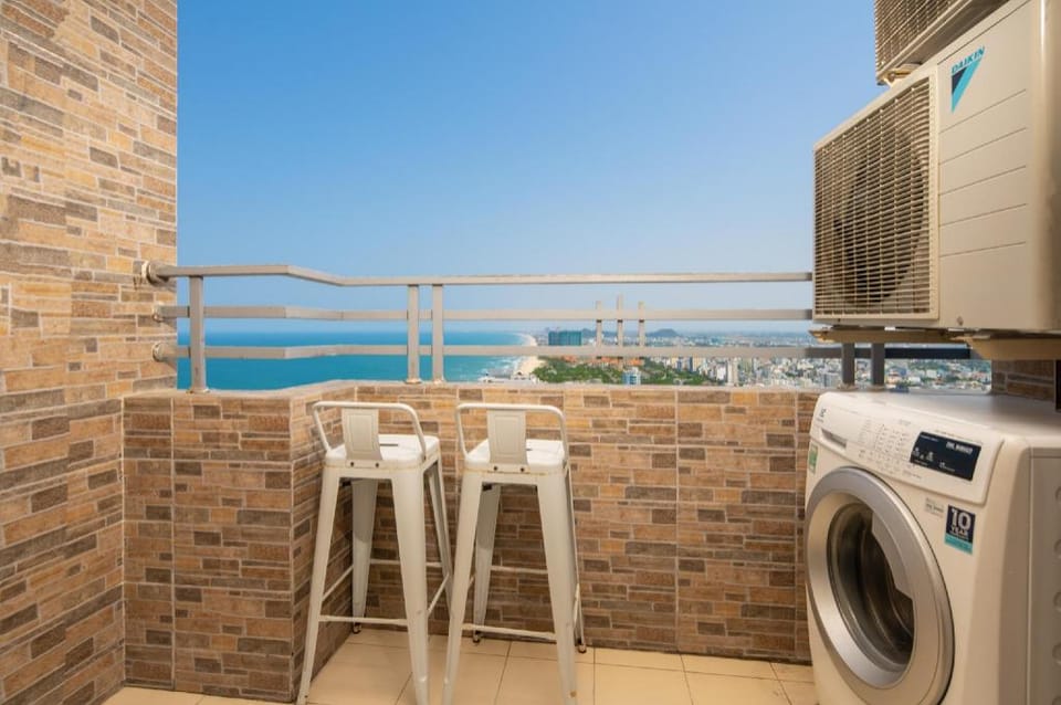 Balcony 2BR 。Seaview (3508) 65m2。1'→MYKHE BEACH Apartment in Da Nang