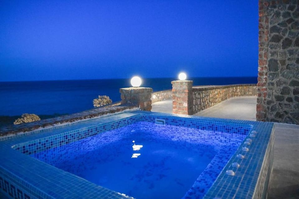 Starlight Luxury Seaside Suite Apartment in Santorini