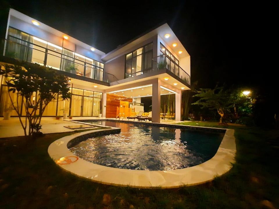 Villa 2 Bedroom Bach Yen T111 - Lake Dai Lai View Villa in Laos