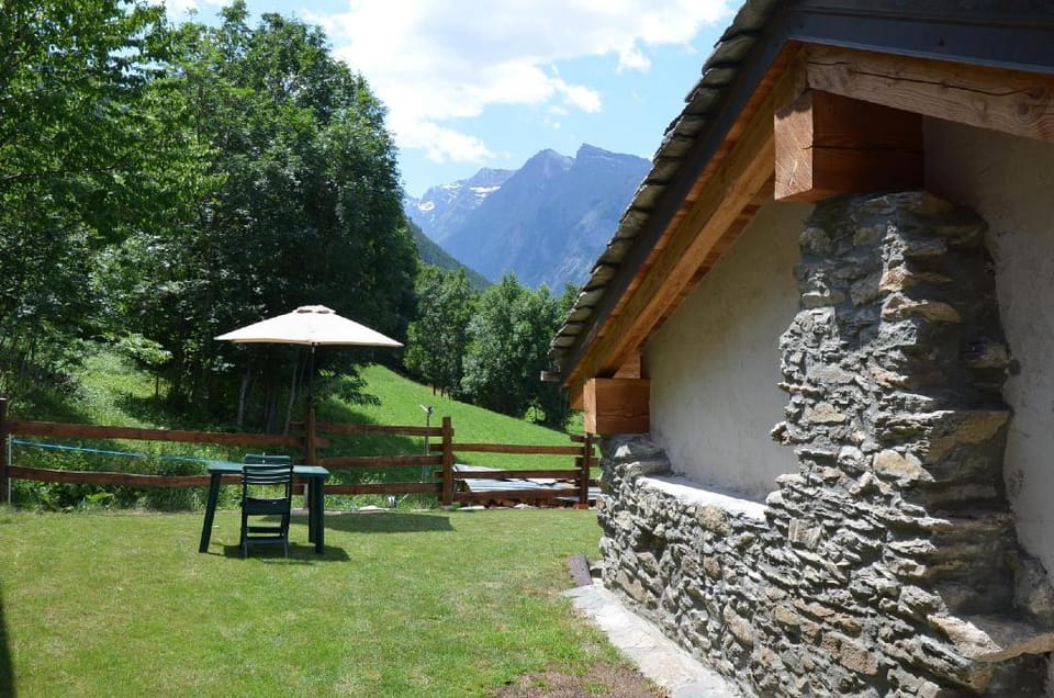 Holiday house with garden and enchanting view Vacation rental in Aosta Valley, Italy