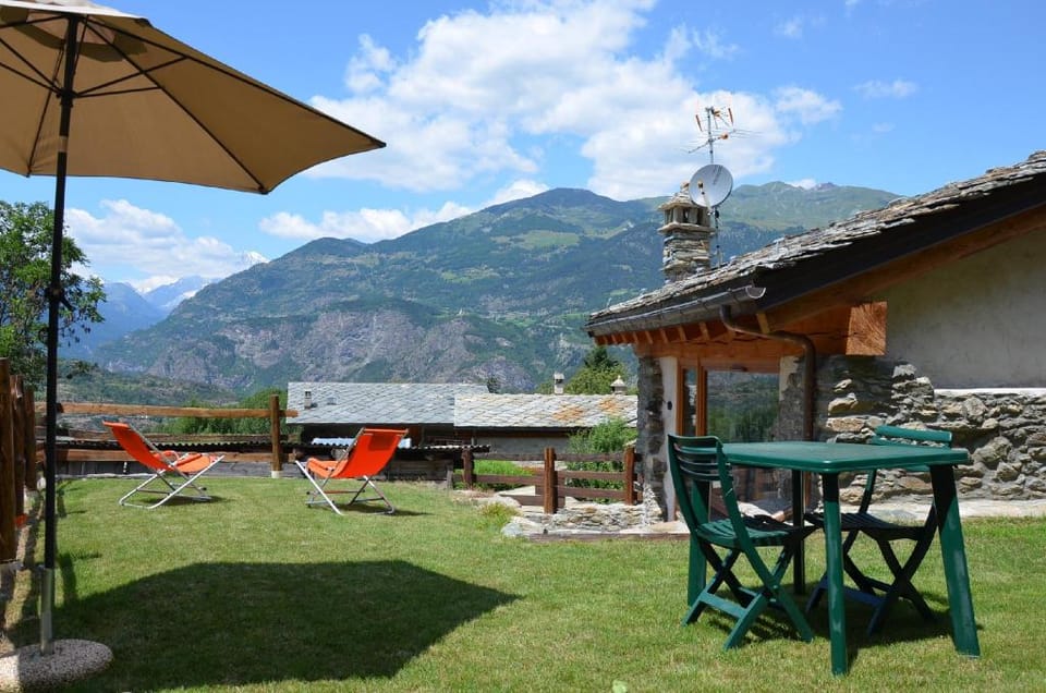 Holiday house with garden and enchanting view Vacation rental in Aosta Valley, Italy