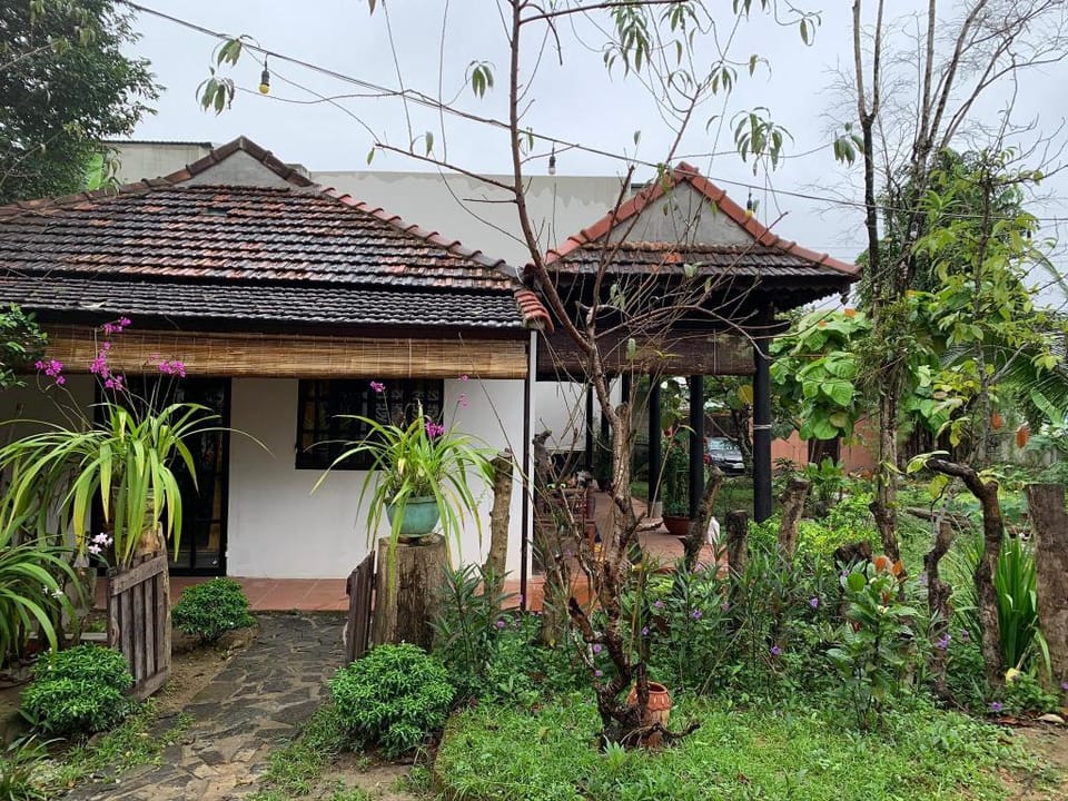 Sum Garden - Traditional House and Private Garden Villa in Laos
