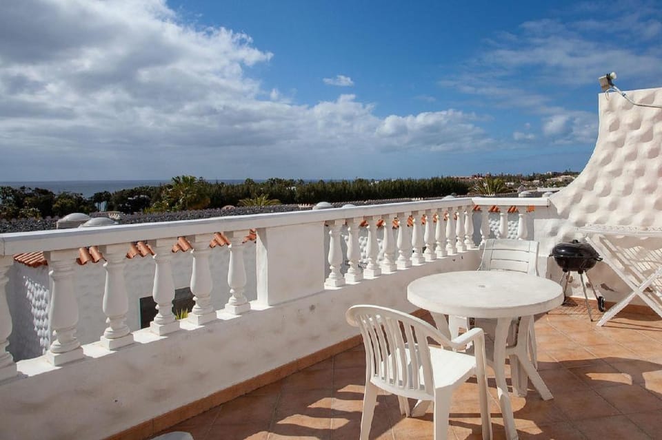 Apartment near the beach, big terrace with nice sea views, wifi and parking Apartment in Fuerteventura