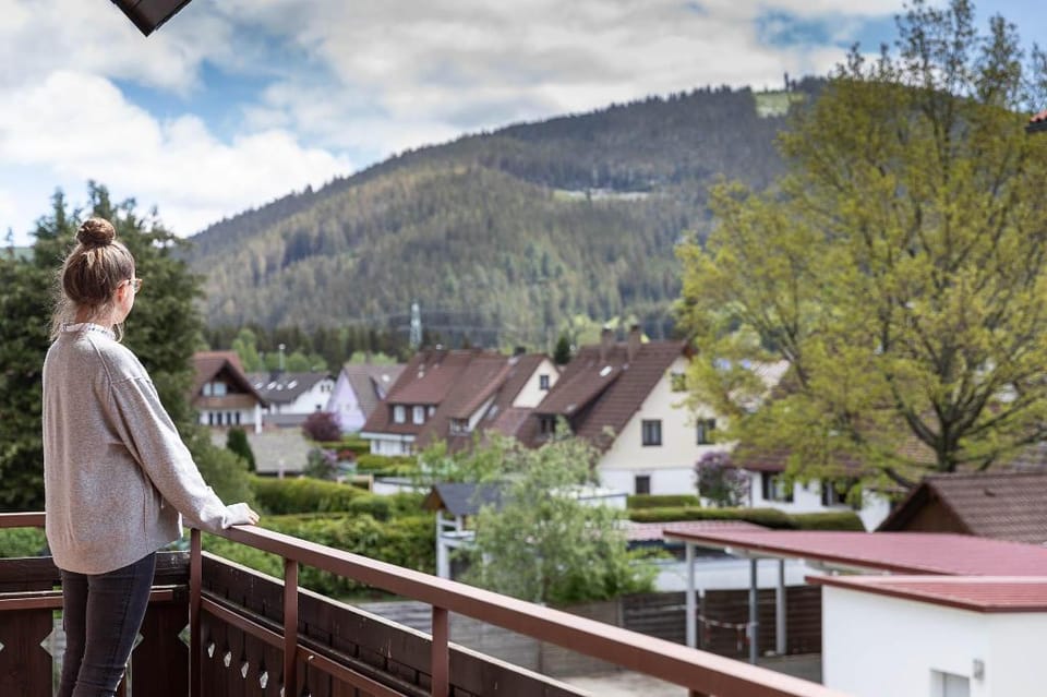Wälder: Quartier 1 Design Wohnung 5min zum TItisee Apartment in Titisee-Neustadt