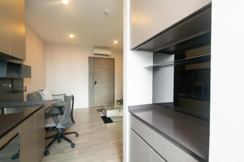 One Bd rm Apt, Bangkok view, 2-3 min walk to BTS Apartment in Bangkok