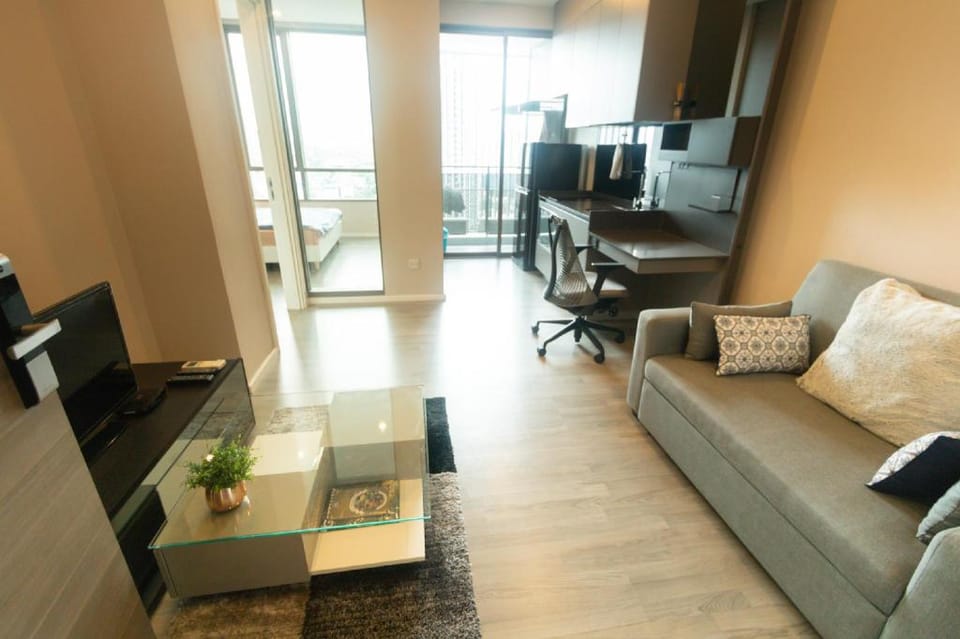 One Bd rm Apt, Bangkok view, 2-3 min walk to BTS Apartment in Bangkok