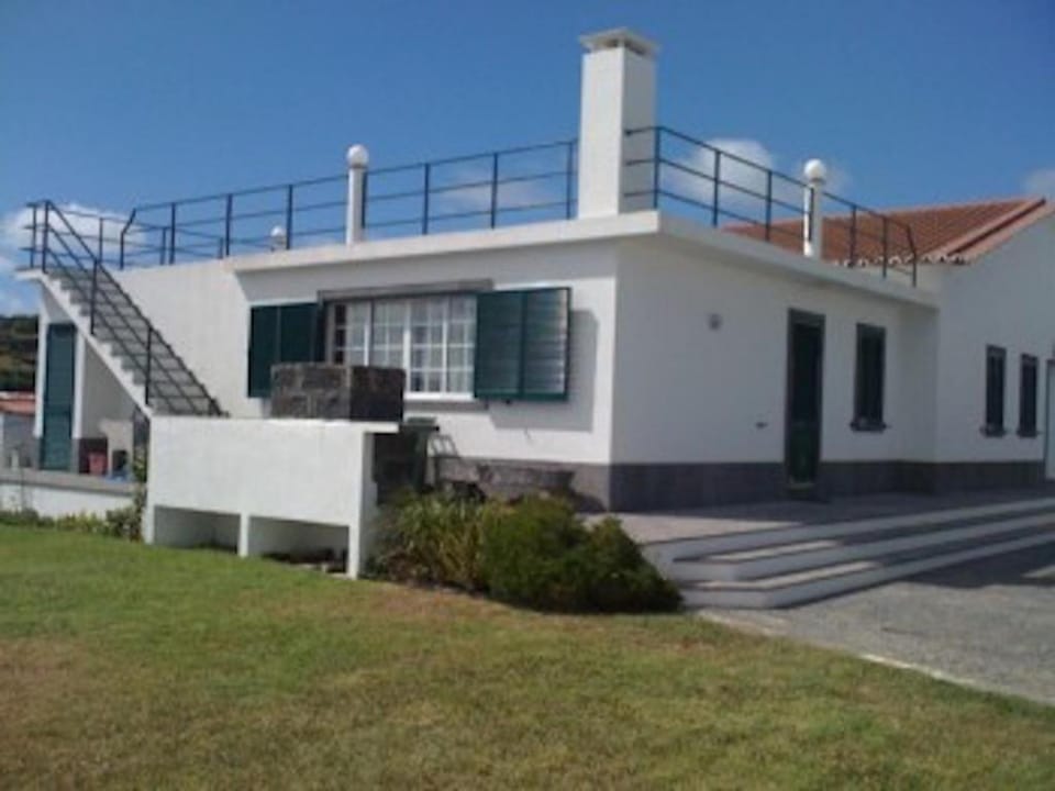 Recent villa, located in a quiet residential area, 2km from the center Vacation rental in Ponta Delgada