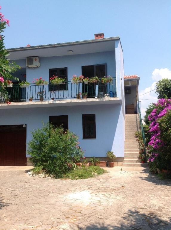 Apartment in villa, private pool, big garden, close to sea and Old Zadar town Apartment in Zadar
