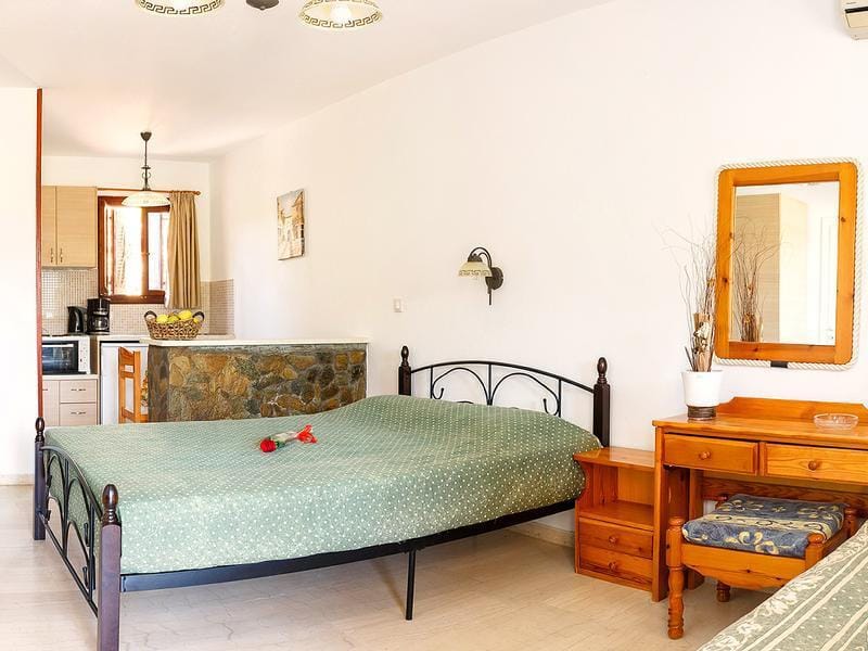 Relaxing studio with veranda n garden Villa in Lasithi