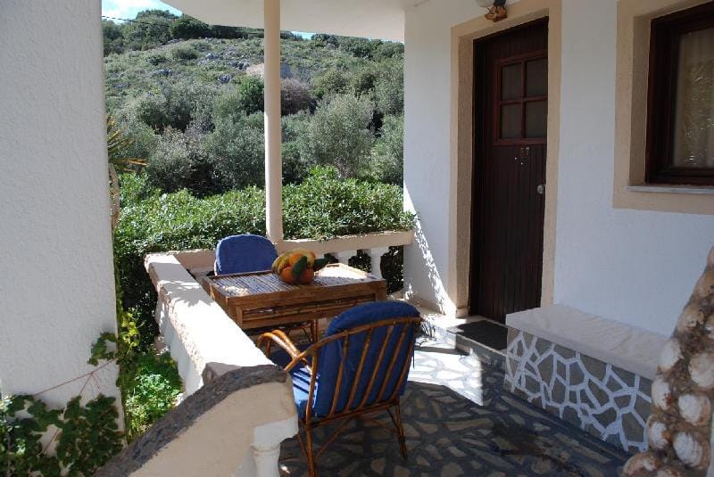 Relaxing studio with veranda n garden Villa in Lasithi