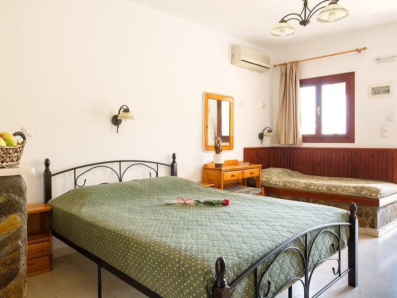 Relaxing studio with veranda n garden Villa in Lasithi