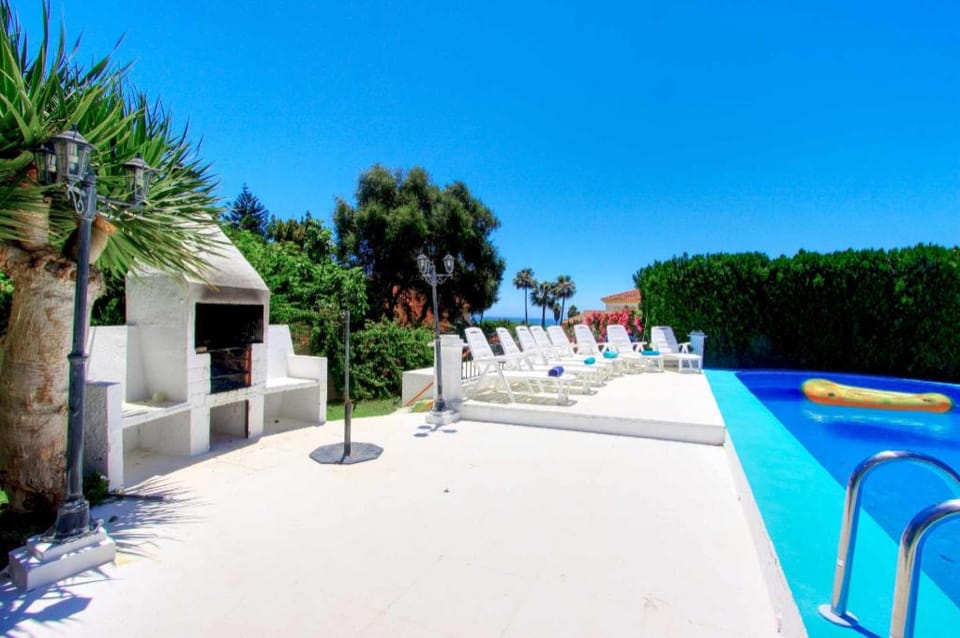 Two Villas beachside, 18 person, Family or Friends Villa in Marbella