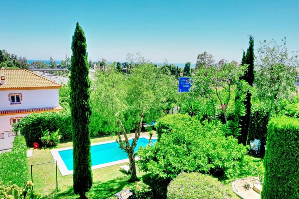 Beachside villa , 5 bedrooms , pool with BBQ area Villa in Marbella