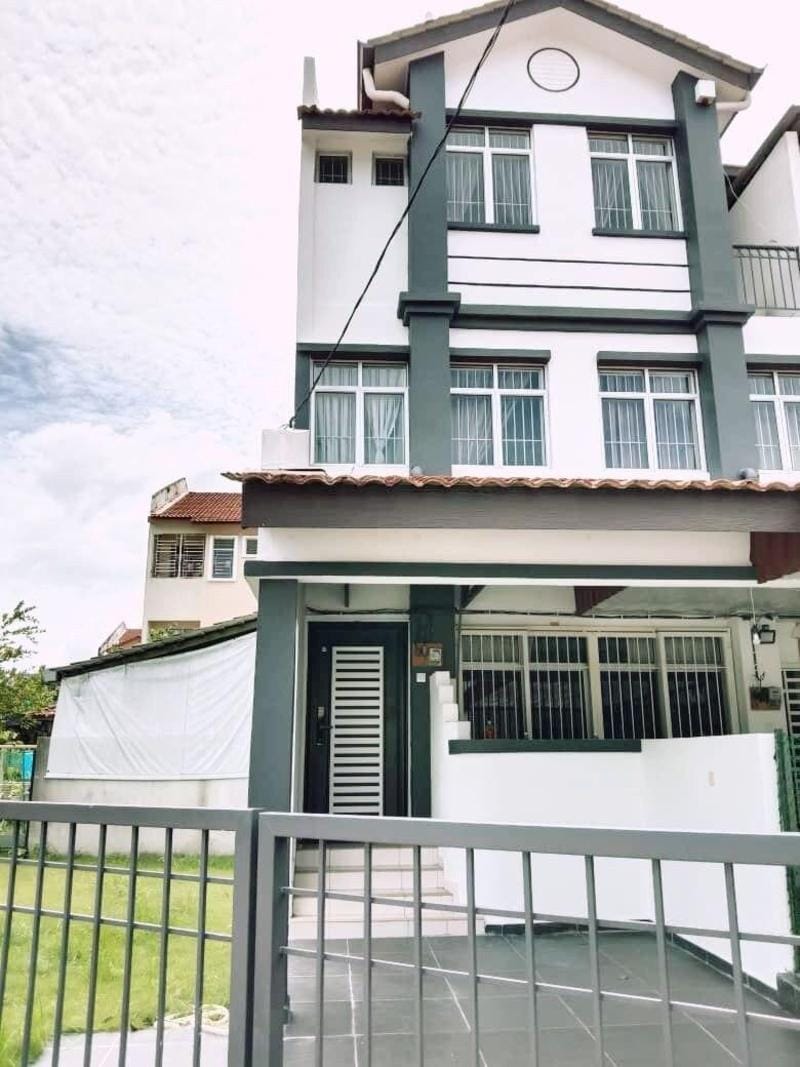 JovialTP60 ModernStylish Townhouse6Pax@BUKITMINYAK Vacation rental in Penang