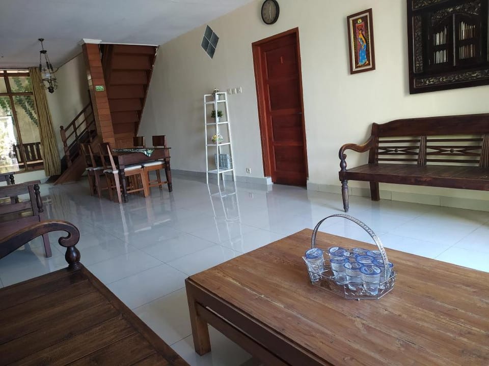 Hazelhouse 4 bedroom & pool villa bandung Vacation rental in Bandung
