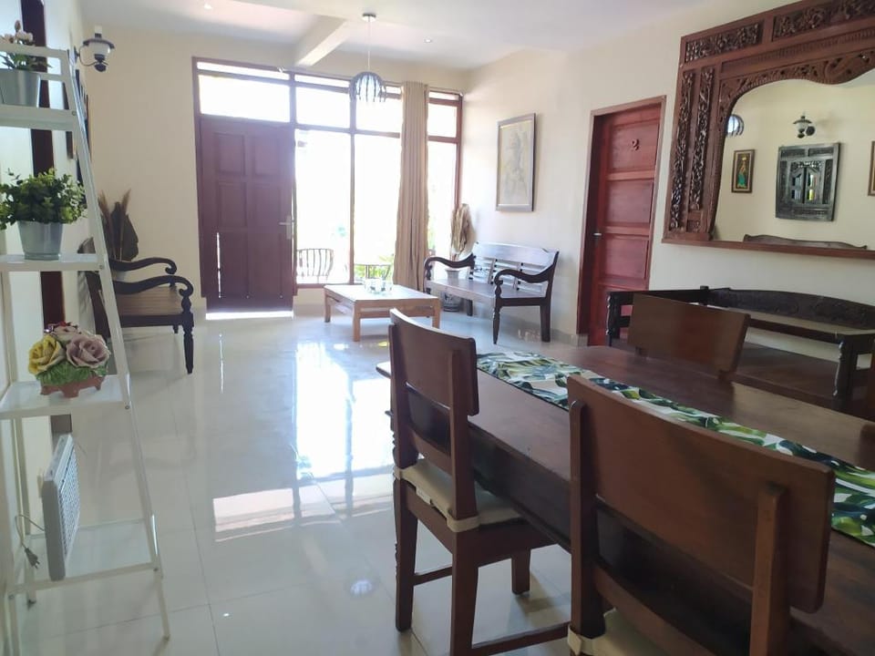 Hazelhouse 4 bedroom & pool villa bandung Vacation rental in Bandung