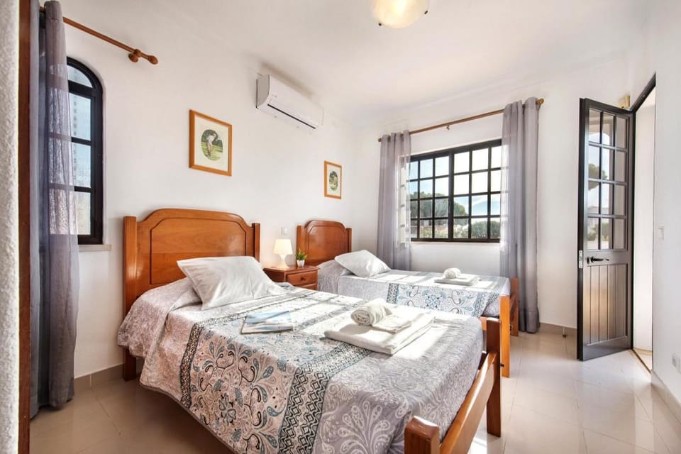 Ideal Villa for Fantastic Family Holidays Villa in Quarteira