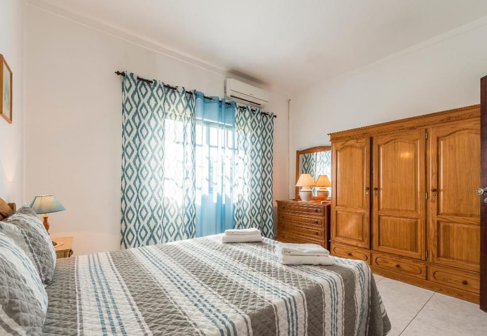 Villa V3 with private pool and air conditioning and free wifi internet Villa in Faro District