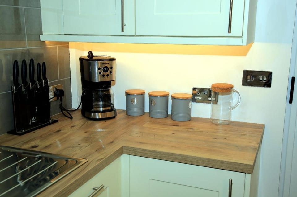 A Modern, Comfy Newly Remodeled 2bd House Vacation rental in Barking