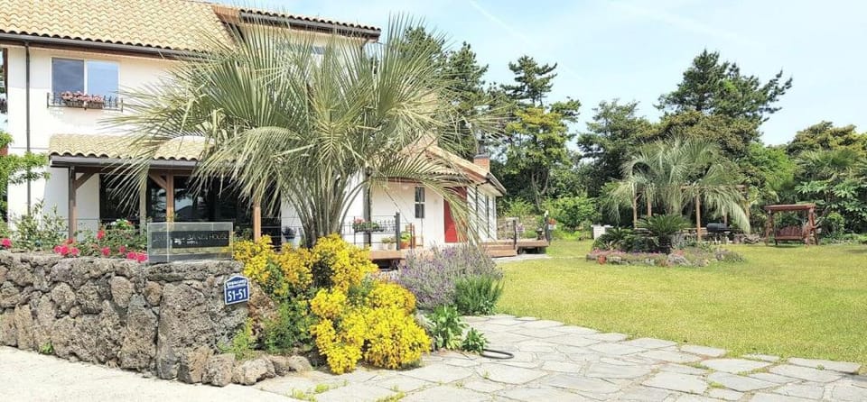 Bandihouse Red Vacation rental in South Korea