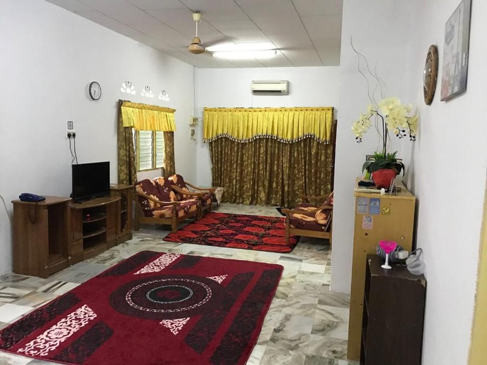 Anas Homestay Teluk Intan Vacation rental in Perak Tengah District