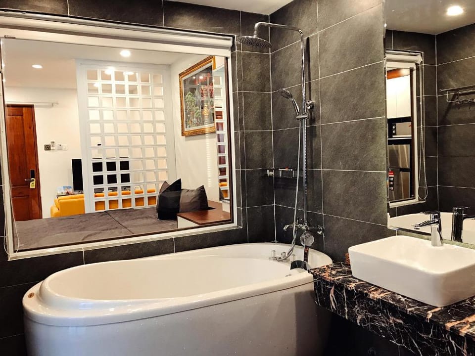 Căn Hộ Cao Cấp Nha Trang Giá Rẻ /Bồn Tắm Chanh Sả  Apartment in Nha Trang