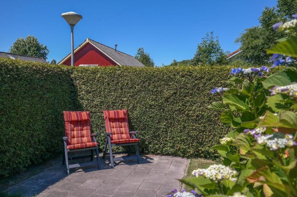 Entire house - 6 pers Modern holiday home Claudia with private fenced garden Vacation rental in Anjum