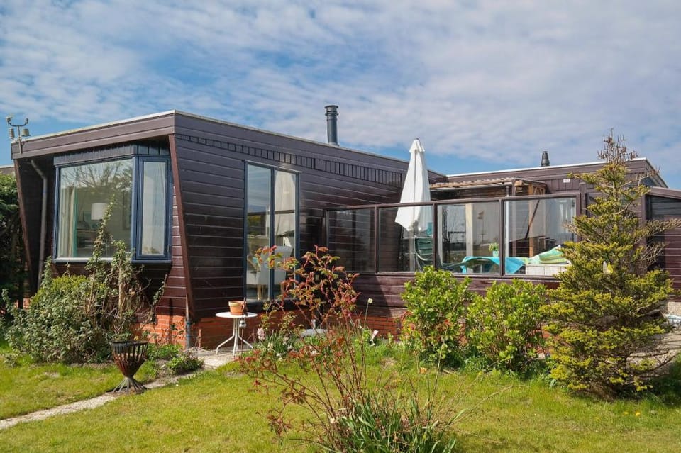 Entire house - 4 pers Holiday home Zeemeeuw with own fishing pier in front of the Lauwersmeer Vacation rental in Anjum
