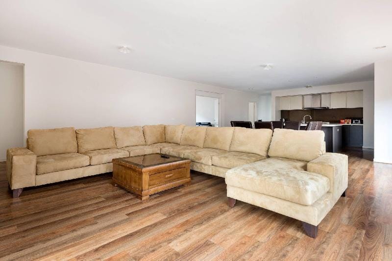 Entire house - 5br Luxury House 20 Min To Cbd Spacious Living Vacation rental in Truganina