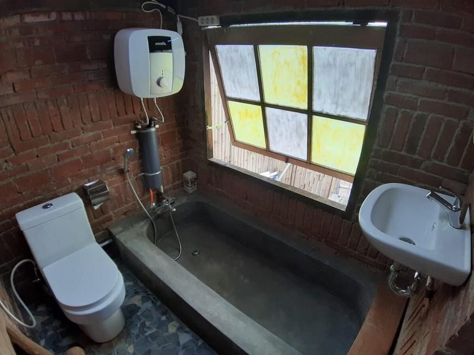 KAI LEISURE AND CAFE / TENGAH /KAMAR MANDI LUAR Villa in Bandung