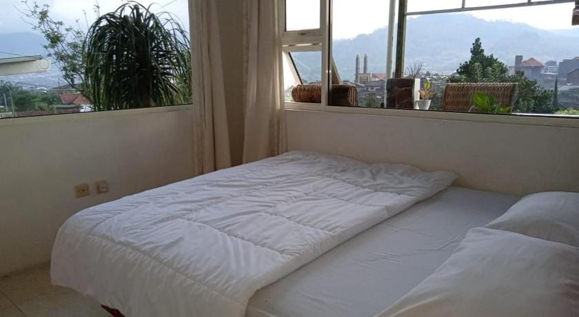 Susi Homestay Vacation rental in Batu