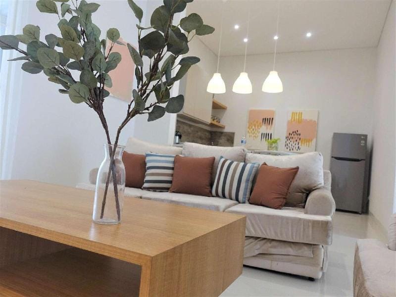Arantheraville, Scandinavian House for 10 pax Vacation rental in East Java