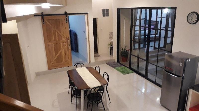 Omah Wilis: homestay with private pool in Batu Vacation rental in Batu