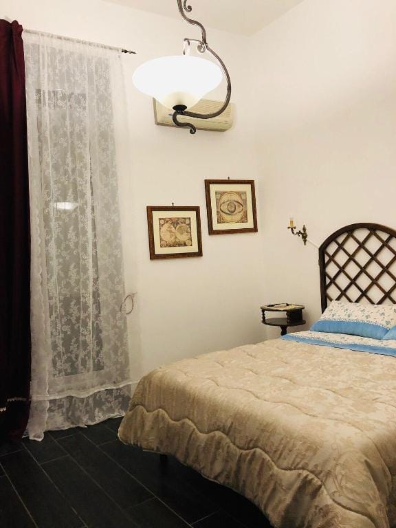 A Casa di Claudia ( Camera Quartieri Spagnoli) Apartment in Naples