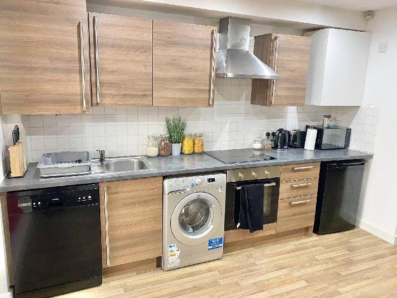 Entire house - 5-bed Townhouse Salford deep Cleaned Vacation rental in Salford