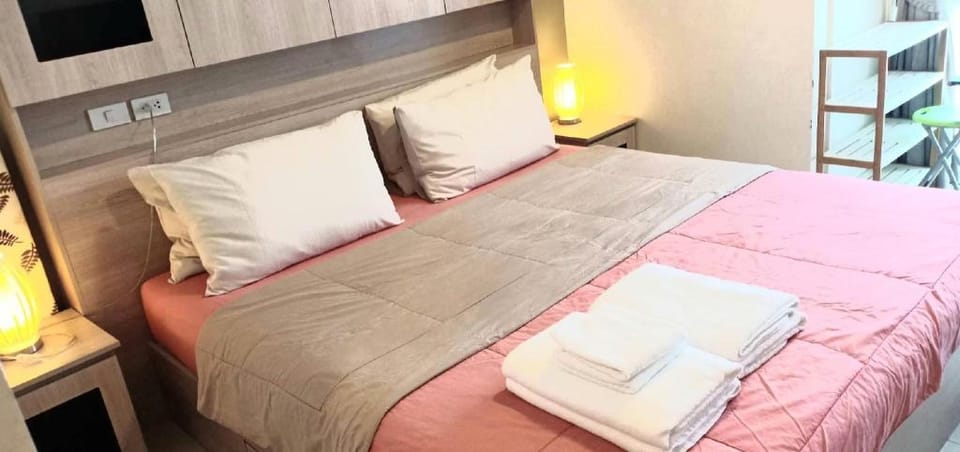 Seaview Condominium With Cityview Studio 33th Flr Apartment in Pattaya City
