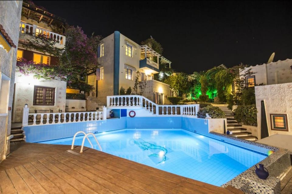 Hermes Korifi Suites Apartment in Piskopiano