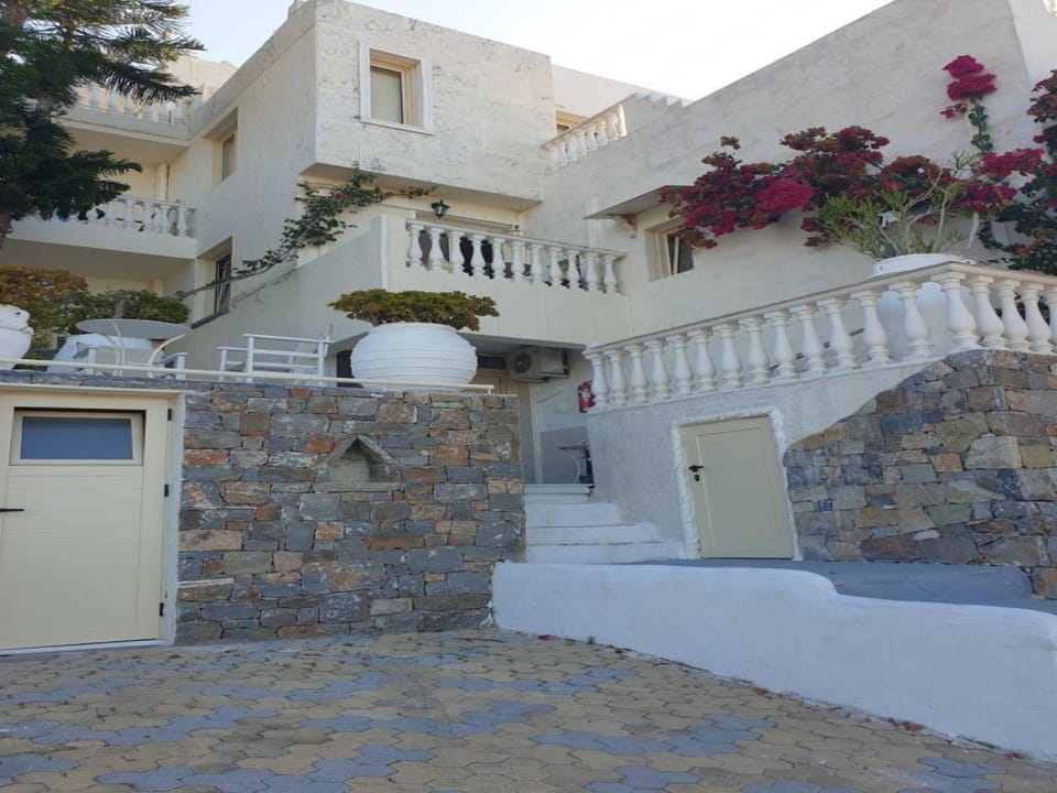 Hermes Korifi Suites Apartment in Piskopiano