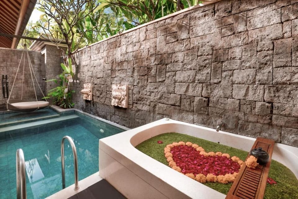 Luxury 1 BR Private Pool Villa & Jacuzzi REV17 Villa in Kuta