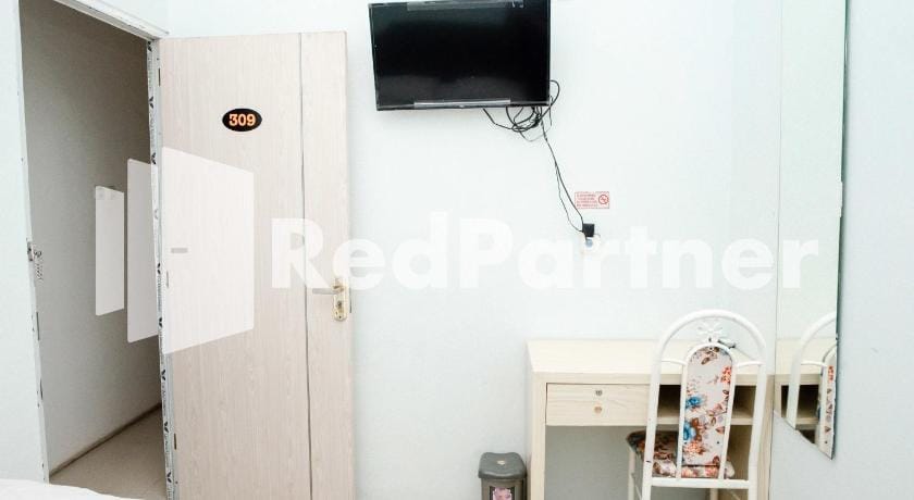 Happy Inn Puspo Mitra RedDoorz Bed and Breakfast in Indonesia