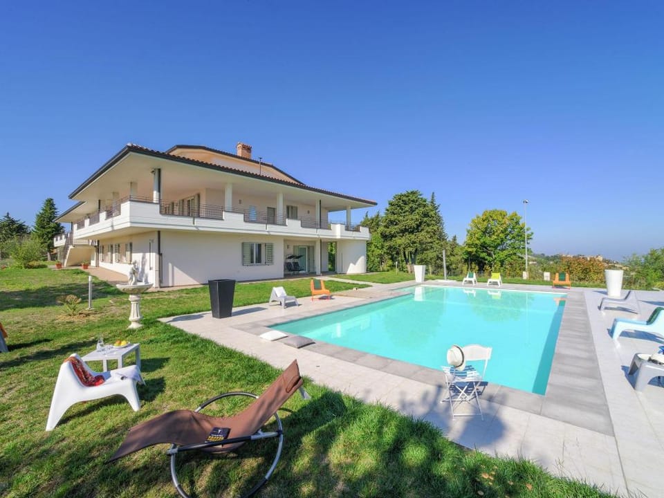 Tranquil Escape in Tavullia Villa in Marche